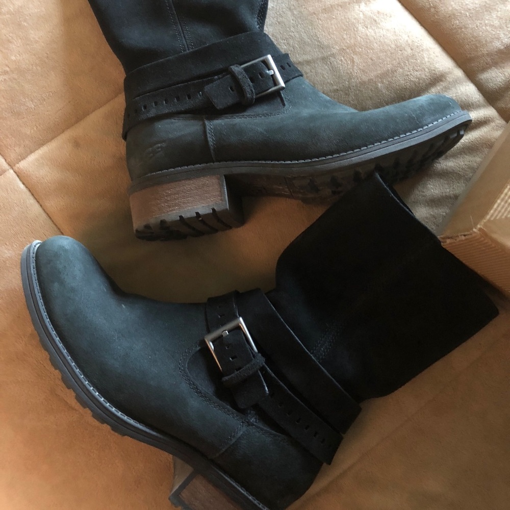 Ugg low top boots, comfy, great condition, sz 6.5
